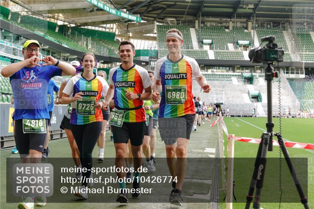 13.09.2026 - 21. swb-Marathon Bremen Michael Burmester http://msf.ph/oto/10426774 13.09.2026 13:25:20 Laufen im Stadion 182, 213, 294, 505, 530, 543, 548, 645, 723, 739, 743, 752, 815, 818, 966, 1273, 1283, 1410, 1443, 1459, 1463, 1471, 1487, 1491, 1504, 1515, 1530, 1561, 1618, 1744, 1828, 1830, 1944, 1953, 2058, 2059, 2095, 2211, 2252, 2267, 2271, 2298, 2308, 2312, 2323, 2354, 2382, 2384, 2465, 2483, 2497, 2506, 2554, 2571, 2591, 2644, 2656, 2675, 2752, 2762, 2776, 2833, 2878, 2896, 2981, 3005, 3062, 3097, 3142, 3172, 3211, 3259, 3298, 3306, 3312, 3329, 3381, 3390, 3433 meine-sportfotos.de