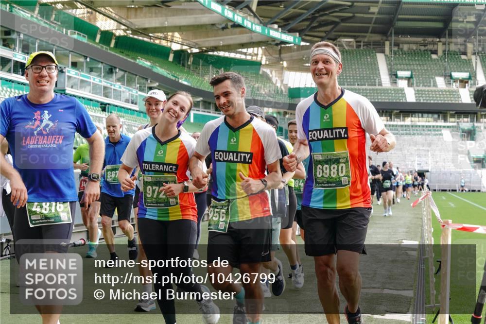 13.09.2026 - 21. swb-Marathon Bremen Michael Burmester http://msf.ph/oto/10426799 13.09.2026 13:25:21 Laufen im Stadion 213, 294, 505, 530, 543, 548, 645, 723, 739, 743, 752, 815, 818, 966, 1273, 1283, 1410, 1443, 1459, 1463, 1471, 1487, 1491, 1504, 1515, 1530, 1561, 1618, 1744, 1828, 1830, 1944, 1953, 2058, 2059, 2095, 2211, 2252, 2267, 2271, 2298, 2308, 2312, 2323, 2354, 2382, 2384, 2465, 2483, 2497, 2506, 2554, 2571, 2591, 2644, 2656, 2675, 2752, 2762, 2776, 2833, 2878, 2896, 2981, 3005, 3062, 3097, 3142, 3172, 3211, 3259, 3298, 3306, 3312, 3329, 3381, 3390, 3433 meine-sportfotos.de