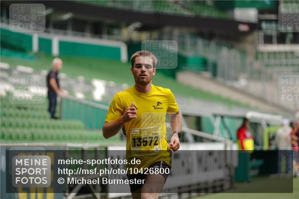 13.09.2026 - 21. swb-Marathon Bremen Michael Burmester http://msf.ph/oto/10426800 13.09.2026 10:17:23 Laufen im Stadion 10597, 12272, 12457, 12458, 13501, 13504, 13510, 13515, 13517, 13522, 13542, 13547, 13561, 13567, 13569, 13571, 13572, 13576, 13579, 13603, 13604, 13623, 13630, 13635 meine-sportfotos.de