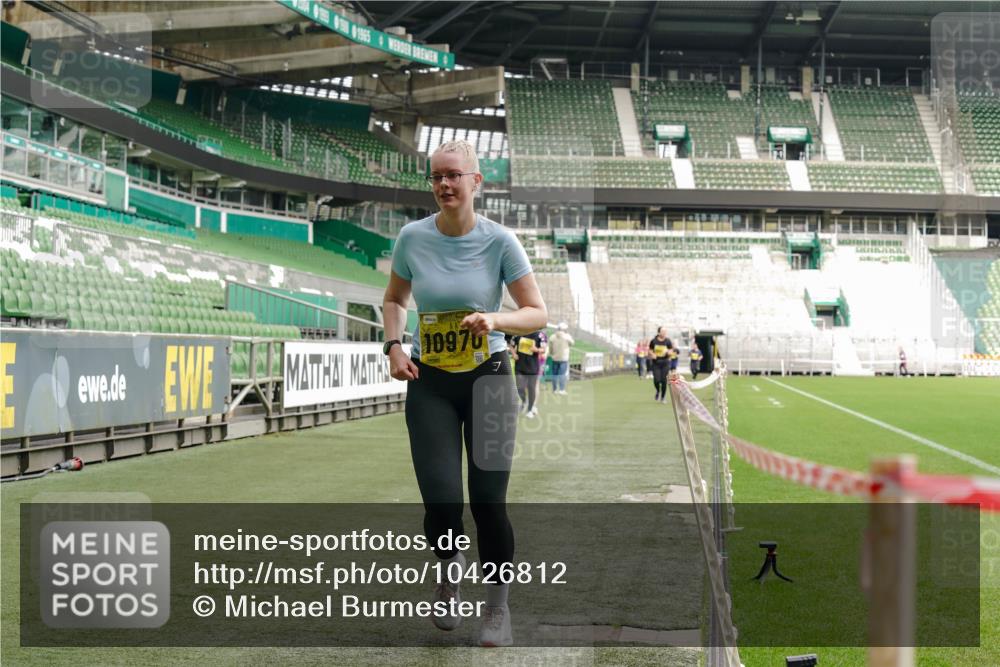 13.09.2026 - 21. swb-Marathon Bremen Michael Burmester http://msf.ph/oto/10426812 13.09.2026 10:50:01 Laufen im Stadion 10413, 10627, 10667, 10710, 10754, 11031, 11254, 11266, 11541, 11712, 11780, 11851, 11942, 11980, 12440, 10161, 10202, 10242, 10349, 10472, 10524, 10535, 10651, 10895, 10933, 10970, 11050, 11181, 11244, 11296, 11309, 11367, 11457, 11529, 11530, 11546, 11573, 11574, 11579, 11639, 11675, 11709, 11760, 11821, 12153, 12157, 12177, 12178 meine-sportfotos.de