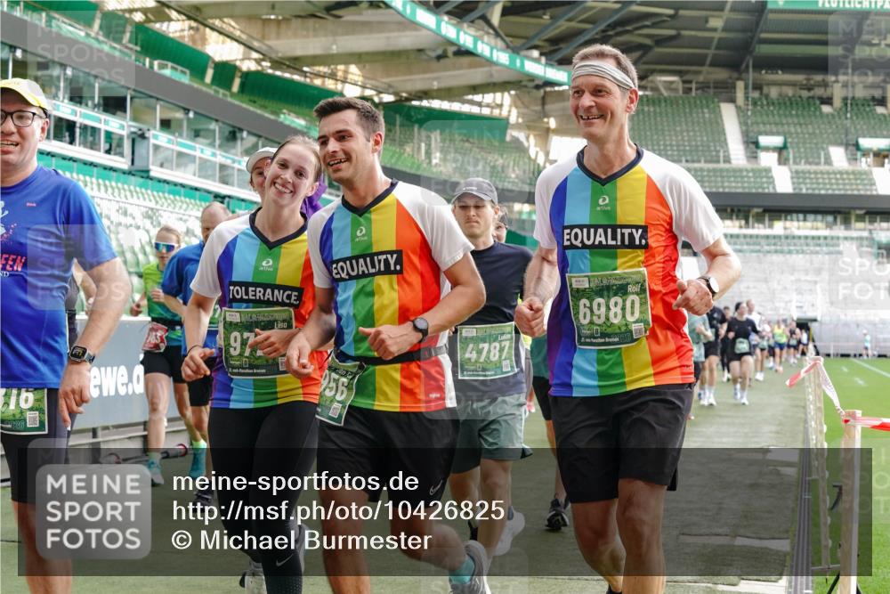 13.09.2026 - 21. swb-Marathon Bremen Michael Burmester http://msf.ph/oto/10426825 13.09.2026 13:25:21 Laufen im Stadion 213, 294, 505, 530, 543, 548, 645, 723, 739, 743, 752, 815, 818, 966, 1273, 1283, 1410, 1443, 1459, 1463, 1471, 1487, 1491, 1504, 1515, 1530, 1561, 1618, 1744, 1828, 1830, 1944, 1953, 2058, 2059, 2095, 2211, 2252, 2267, 2271, 2298, 2308, 2312, 2323, 2354, 2382, 2384, 2465, 2483, 2497, 2506, 2554, 2571, 2591, 2644, 2656, 2675, 2752, 2762, 2776, 2833, 2878, 2896, 2981, 3005, 3062, 3097, 3142, 3172, 3211, 3259, 3298, 3306, 3312, 3329, 3381, 3390, 3433 meine-sportfotos.de