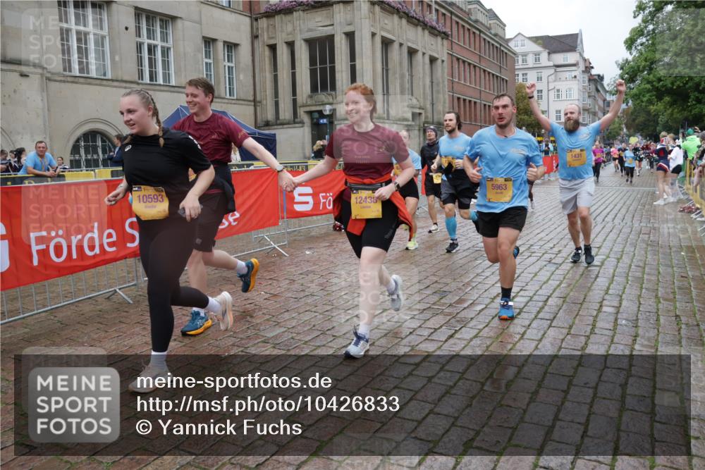 13.09.2026 - Kiel Lauf Yannick Fuchs http://msf.ph/oto/10426833 13.09.2026 11:05:17 Ziel 1186, 1476, 2070, 3159, 3284, 4262, 5002, 6447, 7386, 7716, 7860, 8124, 8949, 10133, 11094, 11341, 711, 1056, 1228, 1289, 1431, 1861, 2093, 2142, 2308, 2804, 4211, 4262, 4391, 5021, 5963, 6393, 6443, 6752, 8149, 9330, 9605, 9647, 10003, 10138, 10217, 10484, 10593, 10679, 11906, 11948, 12406, 12438, 12472, 1491, 2365, 3122, 3352, 3421, 4979, 5888, 5909, 5954, 7899, 8334, 9480, 9589, 9747, 10599, 11160, 11618, 711, 1228, 1289, 1431, 4200, 5963, 6752, 8697, 8950, 8951 meine-sportfotos.de