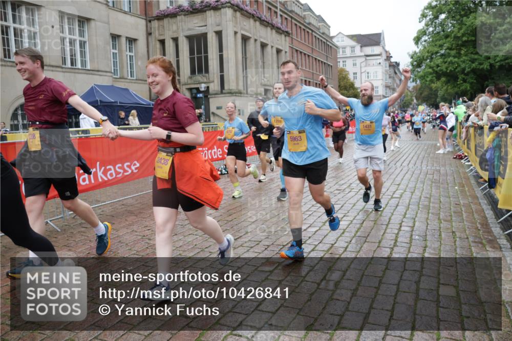 13.09.2026 - Kiel Lauf Yannick Fuchs http://msf.ph/oto/10426841 13.09.2026 11:05:17 Ziel 1186, 1476, 2070, 3159, 3284, 4262, 5002, 6447, 7386, 7716, 7860, 8124, 8949, 10133, 11094, 11341, 711, 1056, 1228, 1289, 1431, 1861, 2093, 2142, 2308, 2804, 4211, 4262, 4391, 5021, 5963, 6393, 6443, 6752, 8149, 9330, 9605, 9647, 10003, 10138, 10217, 10484, 10593, 10679, 11906, 11948, 12406, 12438, 12472, 1491, 2365, 3122, 3352, 3421, 4979, 5888, 5909, 5954, 7899, 8334, 9480, 9589, 9747, 10599, 11160, 11618, 711, 1228, 1289, 1431, 4200, 5963, 6752, 8697, 8950, 8951 meine-sportfotos.de