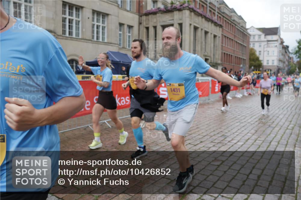 13.09.2026 - Kiel Lauf Yannick Fuchs http://msf.ph/oto/10426852 13.09.2026 11:05:19 Ziel 1476, 2070, 3122, 3159, 3284, 6447, 7386, 7716, 7860, 8124, 8949, 10133, 11094, 11341, 1056, 1186, 1289, 1431, 1861, 2093, 2142, 2308, 2804, 4211, 4262, 4391, 5002, 5021, 5963, 6393, 6443, 6752, 8149, 9330, 9605, 9647, 10003, 10138, 10217, 10484, 10679, 11906, 11948, 12406, 12472, 1491, 2365, 3352, 3421, 4979, 5888, 5909, 5954, 6162, 7899, 8334, 9480, 9589, 9747, 10599, 11160, 11618, 711, 1228, 1289, 1431, 5963, 6443, 6752, 8697 meine-sportfotos.de