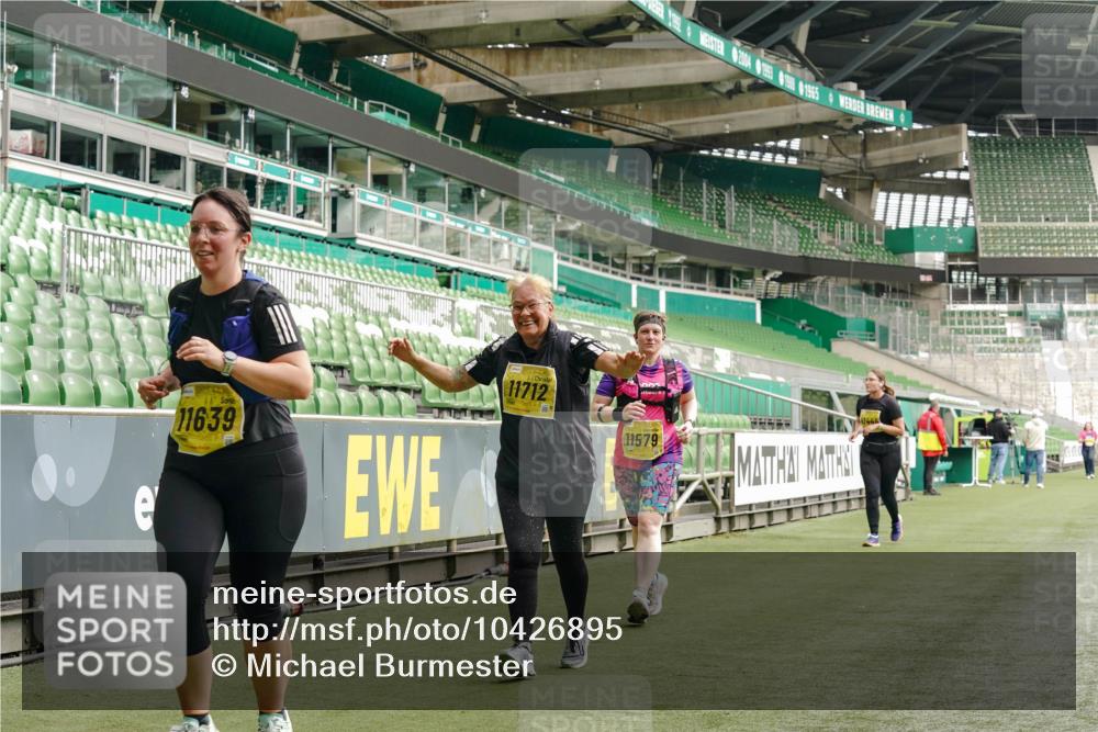 13.09.2026 - 21. swb-Marathon Bremen Michael Burmester http://msf.ph/oto/10426895 13.09.2026 10:50:12 Laufen im Stadion 10413, 10573, 10627, 10667, 10710, 10754, 11031, 11254, 11266, 11712, 11780, 11851, 11942, 12440, 10161, 10349, 10472, 10535, 10895, 10933, 10970, 11050, 11181, 11244, 11296, 11309, 11367, 11457, 11529, 11530, 11546, 11573, 11574, 11579, 11639, 11675, 11709, 11760, 11821, 12157, 12177, 12178 meine-sportfotos.de