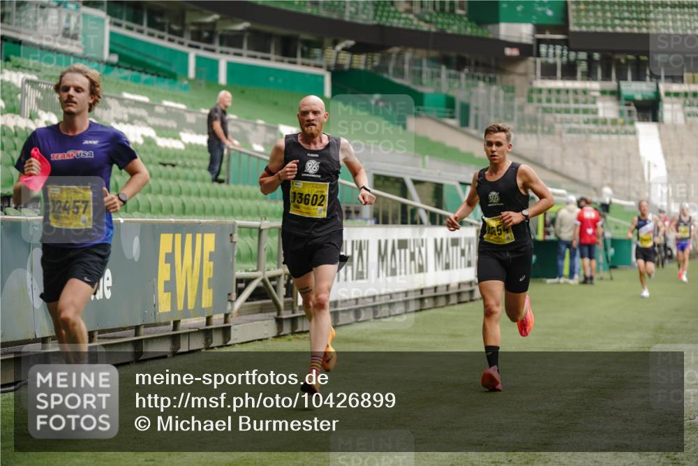 13.09.2026 - 21. swb-Marathon Bremen Michael Burmester http://msf.ph/oto/10426899 13.09.2026 10:17:30 Laufen im Stadion 10597, 12272, 12457, 12458, 13501, 13504, 13510, 13515, 13517, 13522, 13542, 13547, 13554, 13561, 13567, 13569, 13571, 13572, 13576, 13579, 13602, 13603, 13604, 13623, 13630, 13635, 13643 meine-sportfotos.de