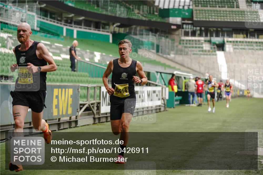 13.09.2026 - 21. swb-Marathon Bremen Michael Burmester http://msf.ph/oto/10426911 13.09.2026 10:17:31 Laufen im Stadion 10597, 12272, 12457, 12458, 13501, 13504, 13510, 13515, 13517, 13522, 13542, 13547, 13554, 13561, 13567, 13569, 13571, 13572, 13576, 13579, 13602, 13603, 13604, 13623, 13630, 13635, 13643 meine-sportfotos.de