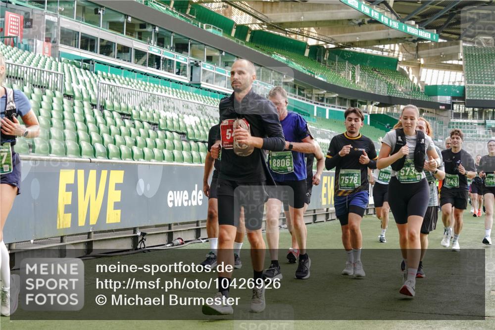 13.09.2026 - 21. swb-Marathon Bremen Michael Burmester http://msf.ph/oto/10426926 13.09.2026 13:25:26 Laufen im Stadion 213, 294, 505, 530, 543, 548, 645, 723, 739, 752, 815, 818, 966, 1273, 1283, 1410, 1443, 1459, 1463, 1471, 1487, 1491, 1504, 1515, 1530, 1561, 1618, 1744, 1828, 1830, 1944, 1953, 2058, 2059, 2095, 2211, 2252, 2267, 2271, 2298, 2308, 2312, 2323, 2354, 2382, 2384, 2465, 2483, 2497, 2506, 2508, 2554, 2558, 2571, 2591, 2644, 2656, 2675, 2752, 2762, 2776, 2833, 2878, 2896, 2970, 2981, 3005, 3062, 3097, 3142, 3172, 3211, 3259, 3298, 3306, 3312, 3329, 3381, 3390, 3433 meine-sportfotos.de
