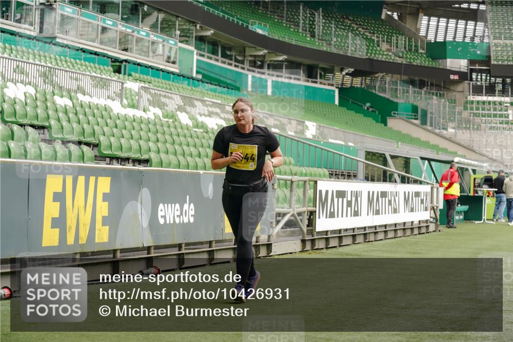 13.09.2026 - 21. swb-Marathon Bremen Michael Burmester http://msf.ph/oto/10426931 13.09.2026 10:50:16 Laufen im Stadion 10413, 10573, 10627, 10667, 10710, 10754, 11031, 11254, 11266, 11712, 11780, 11807, 11851, 11942, 12440, 10161, 10349, 10472, 10535, 10895, 10933, 10970, 11050, 11181, 11244, 11296, 11309, 11367, 11457, 11529, 11530, 11546, 11573, 11574, 11579, 11639, 11675, 11709, 11760, 11821, 12157 meine-sportfotos.de