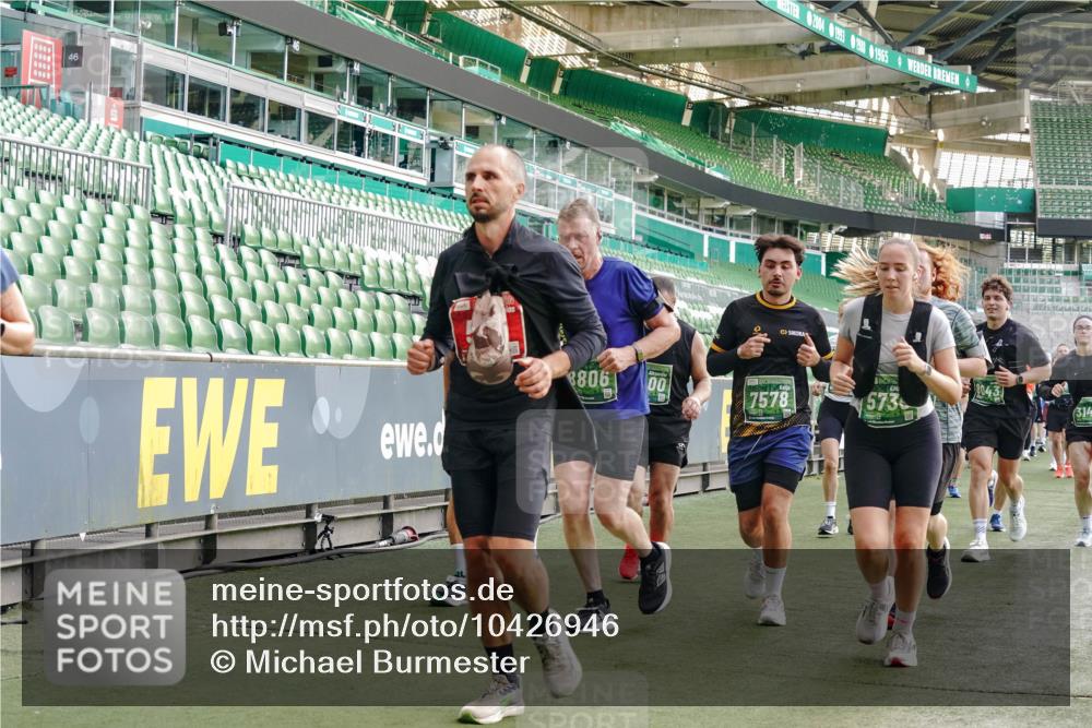 13.09.2026 - 21. swb-Marathon Bremen Michael Burmester http://msf.ph/oto/10426946 13.09.2026 13:25:26 Laufen im Stadion 213, 294, 505, 530, 543, 548, 645, 723, 739, 752, 815, 818, 966, 1273, 1283, 1410, 1443, 1459, 1463, 1471, 1487, 1491, 1504, 1515, 1530, 1561, 1618, 1744, 1828, 1830, 1944, 1953, 2058, 2059, 2095, 2211, 2252, 2267, 2271, 2298, 2308, 2312, 2323, 2354, 2382, 2384, 2465, 2483, 2497, 2506, 2508, 2554, 2558, 2571, 2591, 2644, 2656, 2675, 2752, 2762, 2776, 2833, 2878, 2896, 2970, 2981, 3005, 3062, 3097, 3142, 3172, 3211, 3259, 3298, 3306, 3312, 3329, 3381, 3390, 3433 meine-sportfotos.de