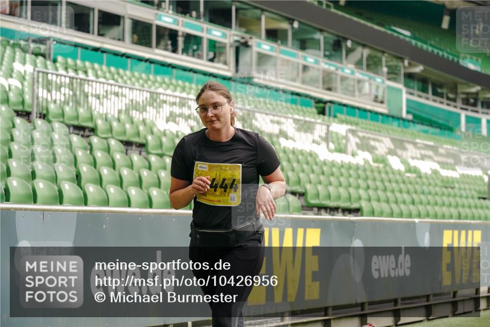 13.09.2026 - 21. swb-Marathon Bremen Michael Burmester http://msf.ph/oto/10426956 13.09.2026 10:50:18 Laufen im Stadion 10413, 10573, 10627, 10667, 10710, 10754, 11031, 11254, 11266, 11352, 11496, 11712, 11780, 11807, 11851, 11942, 12440, 10161, 10349, 10472, 10535, 10895, 10933, 10970, 11050, 11181, 11244, 11296, 11309, 11367, 11457, 11529, 11530, 11546, 11573, 11574, 11579, 11639, 11663, 11675, 11709, 11760, 11821, 12157, 12340 meine-sportfotos.de