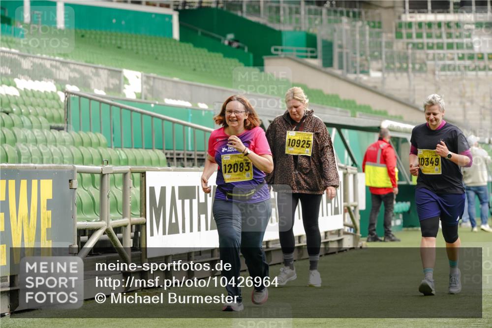 13.09.2026 - 21. swb-Marathon Bremen Michael Burmester http://msf.ph/oto/10426964 13.09.2026 10:50:34 Laufen im Stadion 10533, 10534, 10573, 10627, 10667, 10710, 11031, 11254, 11266, 11352, 11496, 11712, 11780, 11807, 11851, 11942, 12440, 12535, 10161, 10264, 10349, 10535, 10895, 10933, 10970, 11050, 11104, 11181, 11244, 11262, 11296, 11443, 11457, 11529, 11530, 11546, 11573, 11574, 11579, 11639, 11663, 11675, 11760, 12157, 12340, 12444 meine-sportfotos.de