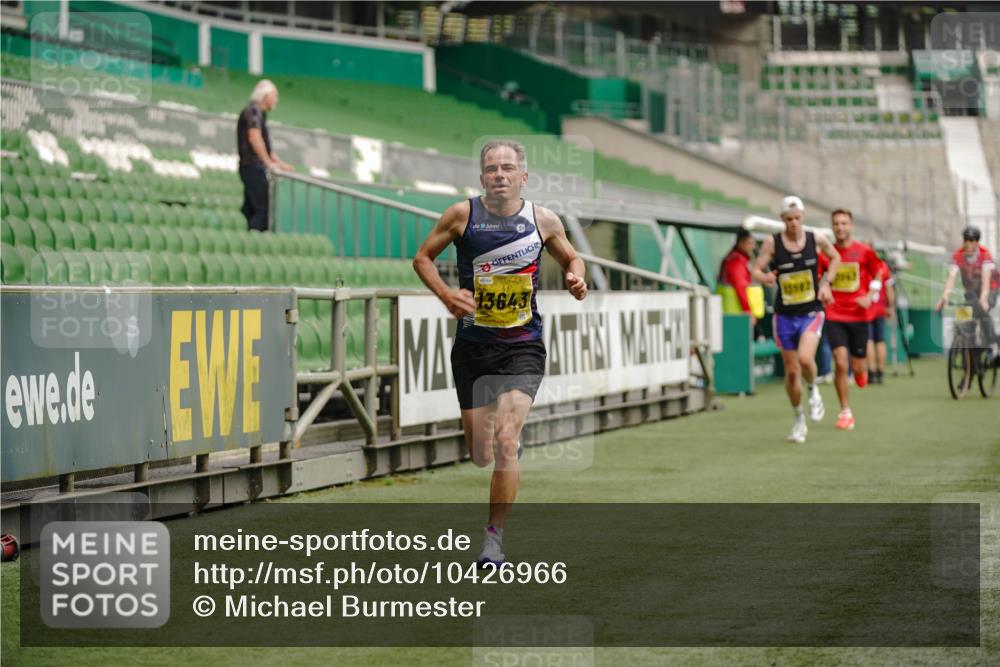 13.09.2026 - 21. swb-Marathon Bremen Michael Burmester http://msf.ph/oto/10426966 13.09.2026 10:17:36 Laufen im Stadion 10597, 12272, 12457, 12458, 13501, 13504, 13510, 13515, 13517, 13522, 13542, 13543, 13547, 13554, 13561, 13567, 13569, 13571, 13572, 13576, 13579, 13582, 13602, 13603, 13604, 13623, 13630, 13635, 13643 meine-sportfotos.de