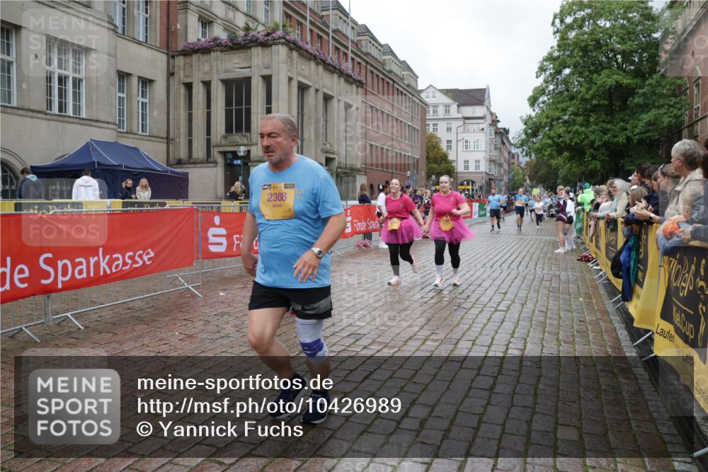13.09.2026 - Kiel Lauf Yannick Fuchs http://msf.ph/oto/10426989 13.09.2026 11:05:40 Ziel 2365, 3352, 4979, 5888, 5909, 5954, 6162, 6668, 7899, 8498, 9480, 9589, 9747, 10386, 10599, 11618, 12012, 12233, 1186, 1476, 1491, 2070, 2308, 3122, 3159, 3284, 3421, 4262, 5002, 5909, 6447, 7386, 7716, 7860, 8124, 8334, 8949, 9605, 10133, 11094, 11160, 11341, 1359, 2959, 3475, 4058, 4148, 4153, 4392, 4764, 4980, 5187, 5526, 5756, 5925, 6307, 6823, 7942, 8295, 8323, 8452, 8879, 9016, 9279, 9757, 10557, 10830, 11049, 11218, 12133, 12356, 12649 meine-sportfotos.de
