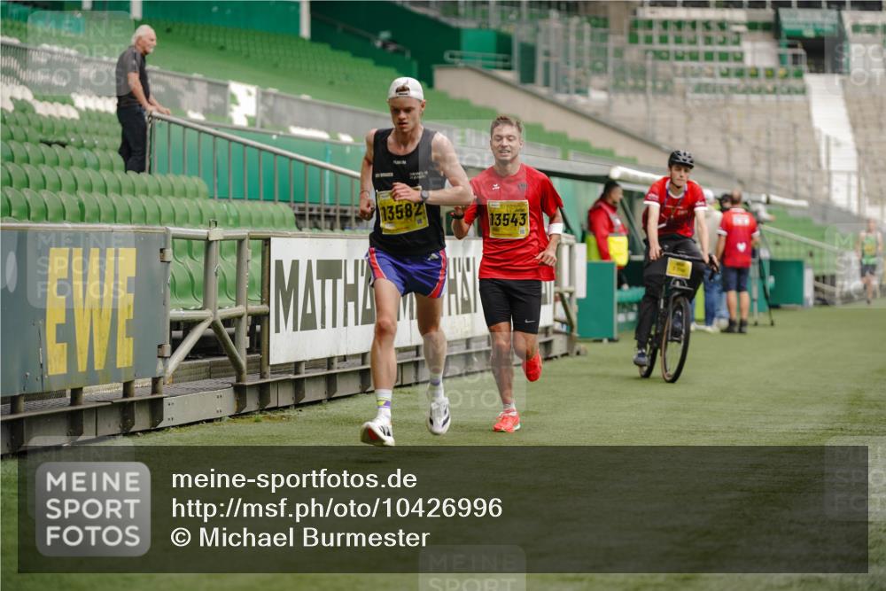 13.09.2026 - 21. swb-Marathon Bremen Michael Burmester http://msf.ph/oto/10426996 13.09.2026 10:17:38 Laufen im Stadion 10597, 12272, 12457, 12458, 13501, 13504, 13510, 13515, 13517, 13522, 13542, 13543, 13547, 13554, 13561, 13567, 13569, 13571, 13572, 13576, 13579, 13582, 13602, 13603, 13604, 13623, 13630, 13635, 13643 meine-sportfotos.de