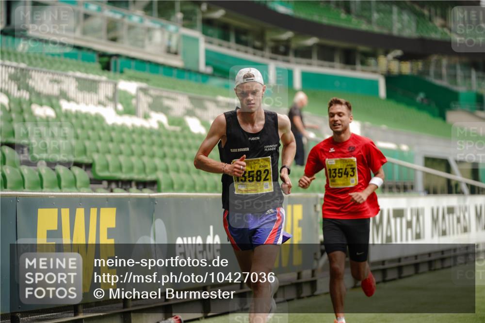 13.09.2026 - 21. swb-Marathon Bremen Michael Burmester http://msf.ph/oto/10427036 13.09.2026 10:17:40 Laufen im Stadion 10597, 12272, 12457, 12458, 13501, 13504, 13510, 13515, 13517, 13522, 13542, 13543, 13547, 13554, 13561, 13567, 13569, 13571, 13572, 13576, 13579, 13582, 13602, 13603, 13604, 13623, 13630, 13635, 13643 meine-sportfotos.de