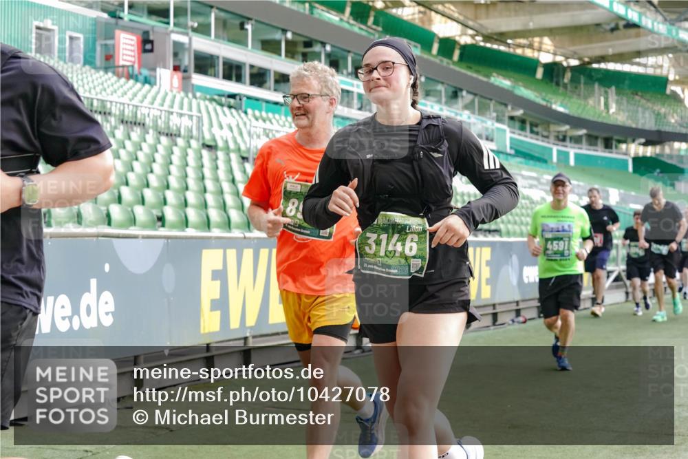 13.09.2026 - 21. swb-Marathon Bremen Michael Burmester http://msf.ph/oto/10427078 13.09.2026 13:25:31 Laufen im Stadion 202, 213, 294, 505, 530, 543, 548, 645, 723, 739, 752, 815, 818, 966, 1283, 1410, 1443, 1459, 1463, 1471, 1487, 1491, 1504, 1515, 1530, 1561, 1618, 1744, 1828, 1830, 1944, 1953, 2058, 2059, 2095, 2211, 2267, 2271, 2298, 2308, 2312, 2323, 2354, 2382, 2384, 2483, 2497, 2506, 2508, 2554, 2558, 2571, 2591, 2644, 2656, 2675, 2752, 2762, 2776, 2833, 2878, 2896, 2970, 2981, 3005, 3047, 3062, 3097, 3142, 3172, 3211, 3259, 3298, 3306, 3312, 3329, 3359, 3381, 3390, 3433 meine-sportfotos.de