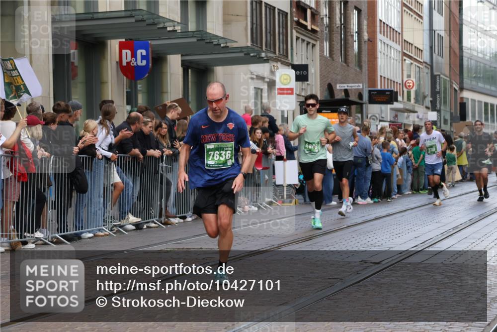 13.09.2026 - 21. swb-Marathon Bremen Strokosch-Dieckow http://msf.ph/oto/10427101 13.09.2026 13:06:58 Ziel 1540, 1863, 2706, 3043, 3118, 4743, 4808, 6053, 7636, 7876, 8060, 8098, 8980, 9927, 508, 521, 749, 788, 1009, 3127, 3794, 3910, 3973, 4574, 5238, 6784, 6951, 8580, 8888, 9708 meine-sportfotos.de