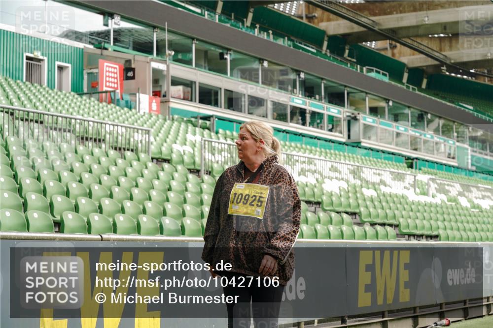 13.09.2026 - 21. swb-Marathon Bremen Michael Burmester http://msf.ph/oto/10427106 13.09.2026 10:50:44 Laufen im Stadion 10533, 10534, 10573, 10627, 10650, 10667, 10710, 11031, 11266, 11352, 11496, 11712, 11780, 11807, 12377, 12408, 12440, 12535, 10161, 10264, 10292, 10349, 10535, 10732, 10895, 10925, 10933, 10970, 11050, 11104, 11262, 11296, 11423, 11443, 11457, 11529, 11530, 11546, 11573, 11579, 11639, 11663, 11675, 11698, 11760, 12157, 12340, 12444, 12472 meine-sportfotos.de