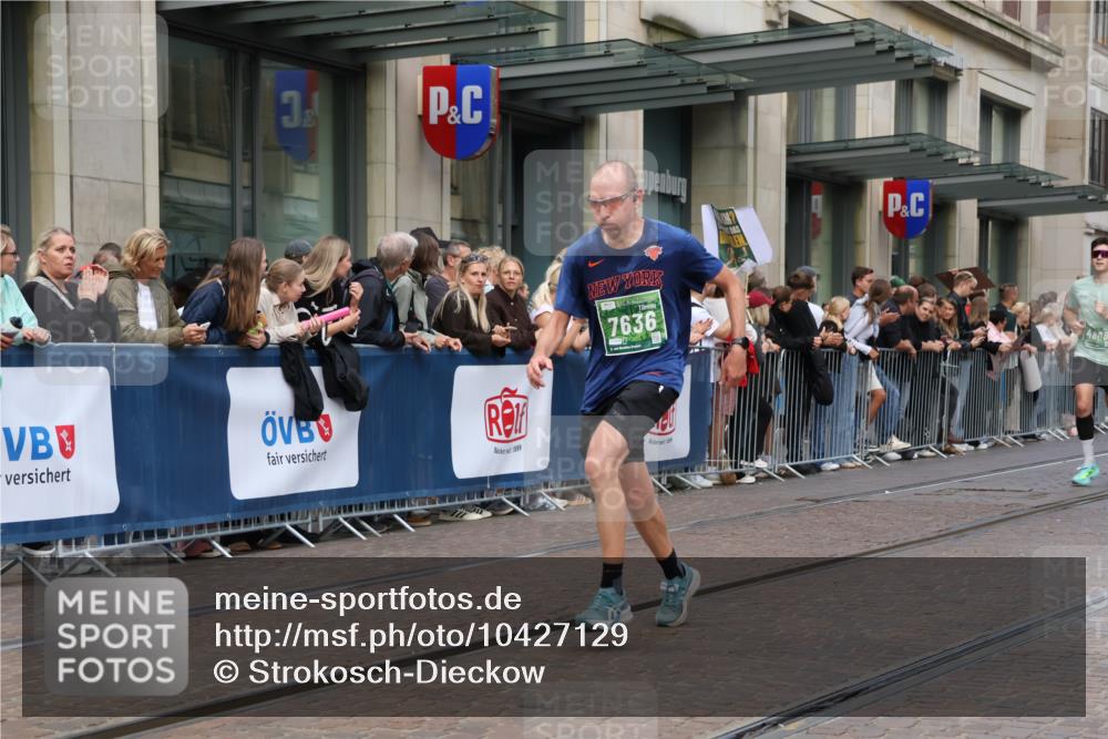 13.09.2026 - 21. swb-Marathon Bremen Strokosch-Dieckow http://msf.ph/oto/10427129 13.09.2026 13:06:59 Ziel 1540, 1863, 2706, 3043, 3118, 4743, 4808, 6053, 7636, 7876, 8060, 8098, 8980, 9927, 521, 749, 788, 1009, 3127, 3794, 3910, 3973, 4574, 5238, 6784, 6951, 8580, 8888, 9708 meine-sportfotos.de