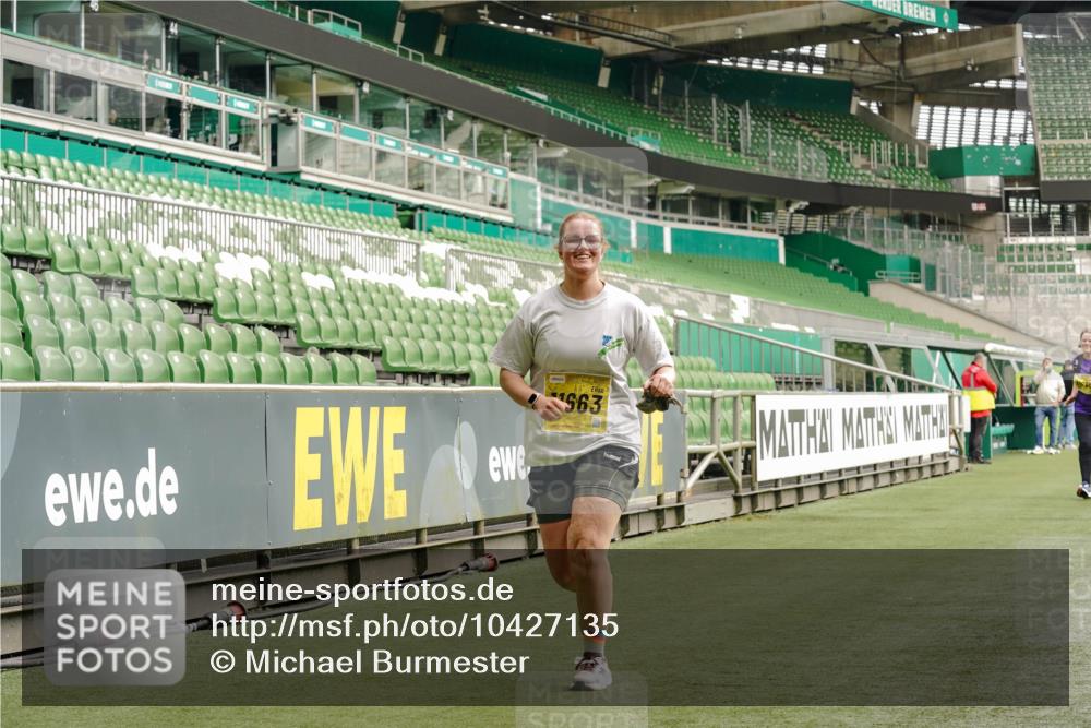 13.09.2026 - 21. swb-Marathon Bremen Michael Burmester http://msf.ph/oto/10427135 13.09.2026 10:50:47 Laufen im Stadion 10533, 10534, 10573, 10627, 10650, 10667, 10710, 11031, 11195, 11266, 11352, 11496, 11712, 11780, 11807, 12377, 12408, 12440, 12535, 10161, 10264, 10292, 10349, 10535, 10732, 10895, 10925, 10933, 10970, 11104, 11262, 11296, 11423, 11443, 11457, 11529, 11530, 11546, 11573, 11579, 11639, 11663, 11675, 11698, 11760, 12083, 12157, 12340, 12444, 12472 meine-sportfotos.de