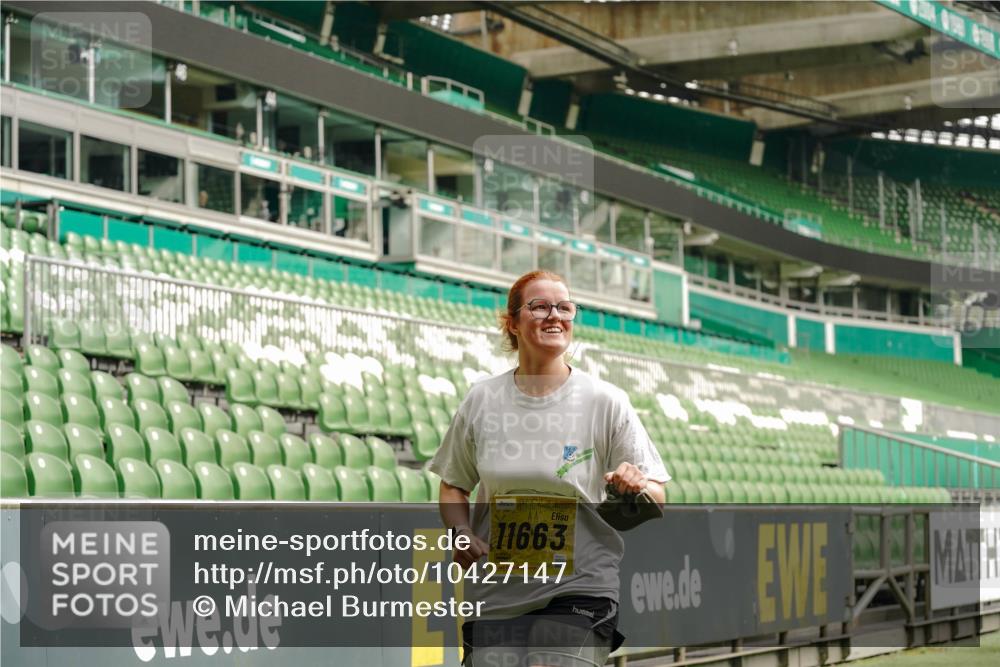 13.09.2026 - 21. swb-Marathon Bremen Michael Burmester http://msf.ph/oto/10427147 13.09.2026 10:50:48 Laufen im Stadion 10533, 10534, 10573, 10627, 10650, 10667, 10710, 11031, 11195, 11266, 11352, 11496, 11712, 11780, 11807, 12377, 12408, 12440, 12535, 10161, 10264, 10292, 10349, 10535, 10732, 10895, 10925, 10933, 10970, 11104, 11262, 11296, 11423, 11443, 11457, 11529, 11530, 11546, 11573, 11579, 11639, 11663, 11675, 11698, 12083, 12157, 12340, 12444, 12472 meine-sportfotos.de