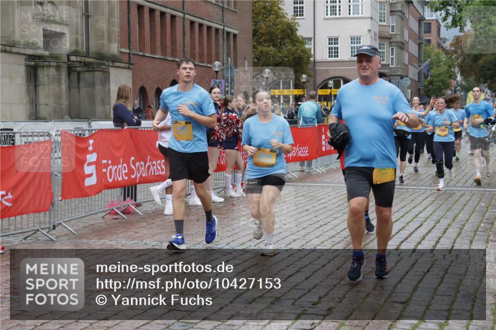 13.09.2026 - Kiel Lauf Yannick Fuchs http://msf.ph/oto/10427153 13.09.2026 11:05:59 Ziel 799, 1111, 1359, 3475, 3618, 4392, 4980, 5187, 5229, 5756, 5925, 6307, 6823, 7045, 7452, 7942, 8295, 8452, 9016, 9757, 10830, 11218, 11372, 12048, 12133, 12356, 12646, 12647, 12649, 1491, 2365, 2959, 3352, 3421, 4058, 4148, 4153, 4764, 4979, 5526, 5888, 5909, 5954, 6162, 6668, 7899, 8323, 8334, 8498, 8879, 9279, 9480, 9589, 9747, 10386, 10557, 10599, 11049, 11160, 11618, 12012, 12233, 631, 824, 2781, 2782, 3201, 3966, 4095, 8163, 8400, 9781 meine-sportfotos.de