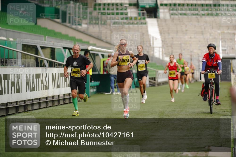13.09.2026 - 21. swb-Marathon Bremen Michael Burmester http://msf.ph/oto/10427161 13.09.2026 10:17:55 Laufen im Stadion 10597, 12457, 12458, 13501, 13504, 13510, 13515, 13517, 13522, 13533, 13536, 13542, 13543, 13554, 13561, 13567, 13569, 13571, 13572, 13573, 13576, 13579, 13582, 13602, 13603, 13604, 13623, 13630, 13632, 13635, 13643, 13525 meine-sportfotos.de