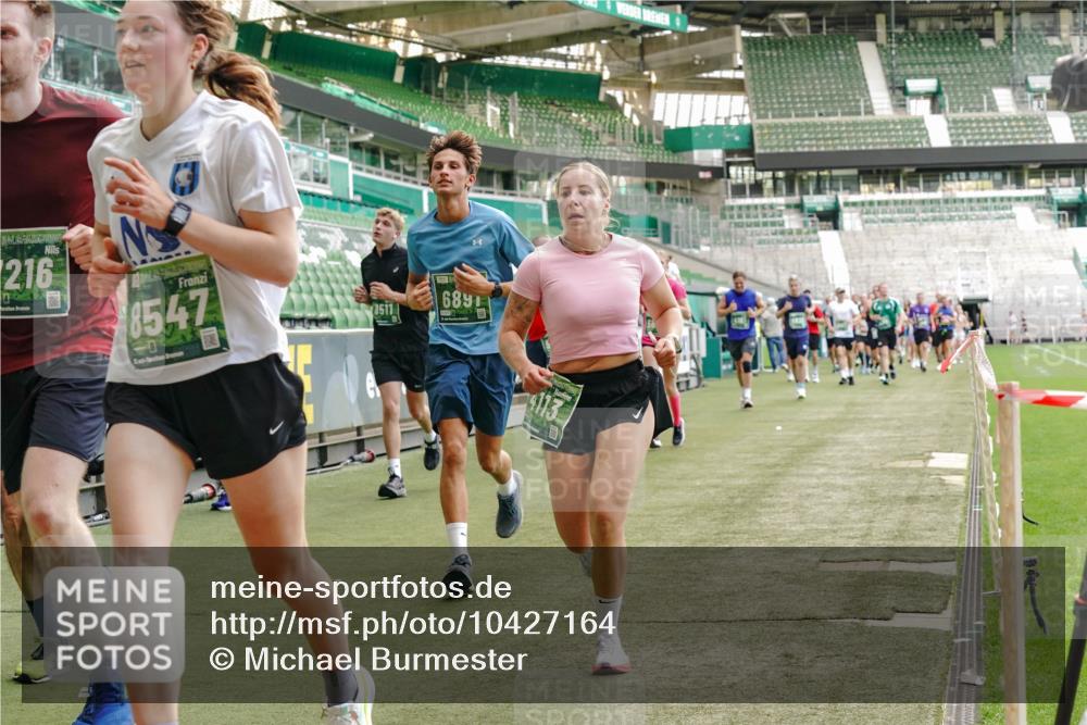 13.09.2026 - 21. swb-Marathon Bremen Michael Burmester http://msf.ph/oto/10427164 13.09.2026 13:02:25 Laufen im Stadion 150, 282, 318, 440, 531, 722, 930, 936, 946, 1006, 1014, 1067, 1163, 1250, 1436, 1448, 1460, 1582, 1611, 1896, 2033, 2047, 2062, 2276, 2292, 2345, 2364, 2370, 2378, 2421, 2491, 2513, 2561, 2627, 2638, 2666, 2668, 2779, 2900, 2987, 3013, 3044, 3114, 3135, 3163, 3164, 3187, 3248, 3258, 3294, 3334, 3372, 3374, 3375, 3392, 3460, 3496, 3526, 3527, 3576, 3585, 3603, 3667, 3721, 3806, 3852, 3893, 3938, 3970, 3983, 4000, 4077, 4133, 4506, 4558 meine-sportfotos.de