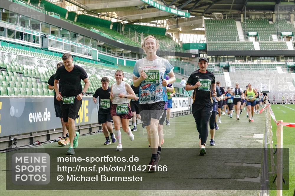 13.09.2026 - 21. swb-Marathon Bremen Michael Burmester http://msf.ph/oto/10427166 13.09.2026 13:25:34 Laufen im Stadion 202, 213, 294, 505, 530, 543, 548, 645, 723, 739, 752, 815, 818, 966, 1283, 1410, 1443, 1459, 1463, 1471, 1473, 1487, 1491, 1504, 1515, 1530, 1561, 1618, 1744, 1828, 1830, 1953, 2058, 2059, 2095, 2211, 2267, 2271, 2298, 2308, 2312, 2323, 2354, 2382, 2384, 2483, 2497, 2506, 2508, 2554, 2558, 2571, 2591, 2592, 2644, 2656, 2675, 2752, 2762, 2776, 2833, 2878, 2896, 2970, 2981, 3005, 3047, 3062, 3097, 3142, 3172, 3211, 3259, 3298, 3306, 3329, 3359, 3381, 3390, 3433 meine-sportfotos.de