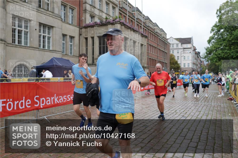 13.09.2026 - Kiel Lauf Yannick Fuchs http://msf.ph/oto/10427168 13.09.2026 11:06:02 Ziel 799, 1111, 1359, 2781, 2782, 3475, 3618, 4392, 4980, 5187, 5229, 5756, 6307, 6823, 7045, 7452, 7942, 8295, 8452, 9016, 9757, 10830, 11218, 11372, 12048, 12133, 12356, 12646, 12647, 1491, 2365, 2959, 3352, 3421, 4058, 4148, 4153, 4764, 4979, 5526, 5888, 5909, 5925, 5954, 6162, 6668, 7899, 8323, 8334, 8498, 8879, 9279, 9480, 9589, 9747, 10386, 10557, 10599, 11049, 11618, 12012, 12233, 12649, 458, 631, 710, 824, 2179, 3201, 3966, 4095, 8163, 8400, 9781 meine-sportfotos.de