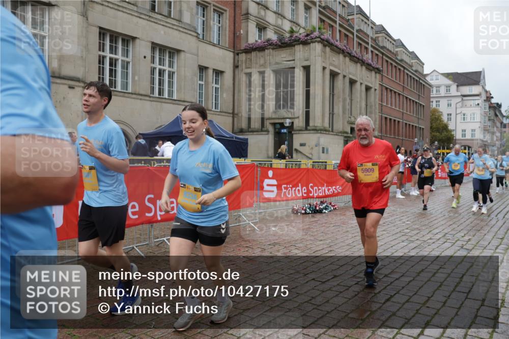 13.09.2026 - Kiel Lauf Yannick Fuchs http://msf.ph/oto/10427175 13.09.2026 11:06:03 Ziel 799, 1111, 1359, 2781, 2782, 3475, 3618, 4392, 4980, 5187, 5229, 5756, 6307, 6823, 7045, 7452, 7942, 8295, 8452, 9016, 9757, 10830, 11218, 11372, 12048, 12133, 12356, 12646, 12647, 1491, 2365, 2959, 3352, 3421, 4058, 4148, 4153, 4764, 4979, 5526, 5888, 5909, 5925, 5954, 6162, 6668, 7899, 8323, 8334, 8498, 8879, 9279, 9480, 9589, 9747, 10386, 10557, 10599, 11049, 11618, 12012, 12233, 12649, 458, 560, 631, 710, 824, 2179, 3201, 3966, 4095, 4614, 8163, 8400, 9781 meine-sportfotos.de