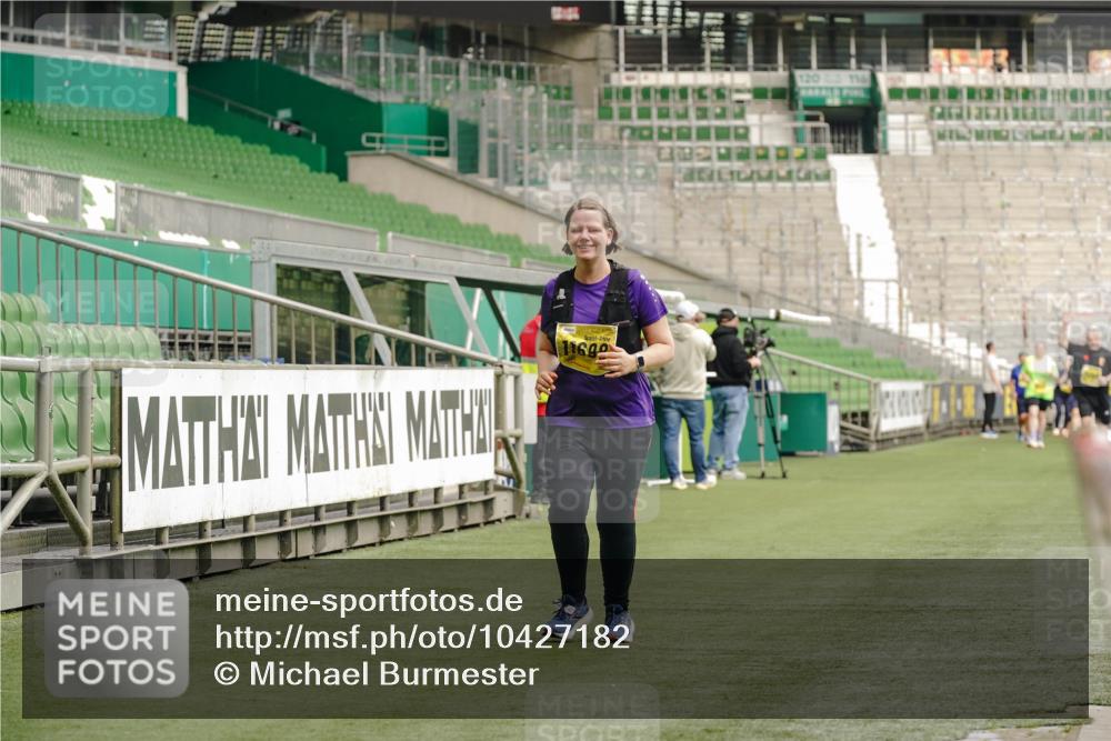 13.09.2026 - 21. swb-Marathon Bremen Michael Burmester http://msf.ph/oto/10427182 13.09.2026 10:50:50 Laufen im Stadion 10533, 10534, 10573, 10627, 10650, 10667, 10710, 10968, 11031, 11195, 11266, 11352, 11496, 11712, 11780, 11807, 12377, 12408, 12440, 12535, 10161, 10264, 10292, 10349, 10440, 10535, 10732, 10789, 10895, 10925, 10933, 10970, 11104, 11262, 11296, 11423, 11443, 11457, 11529, 11530, 11546, 11573, 11579, 11639, 11663, 11675, 11698, 12083, 12157, 12340, 12444, 12472 meine-sportfotos.de