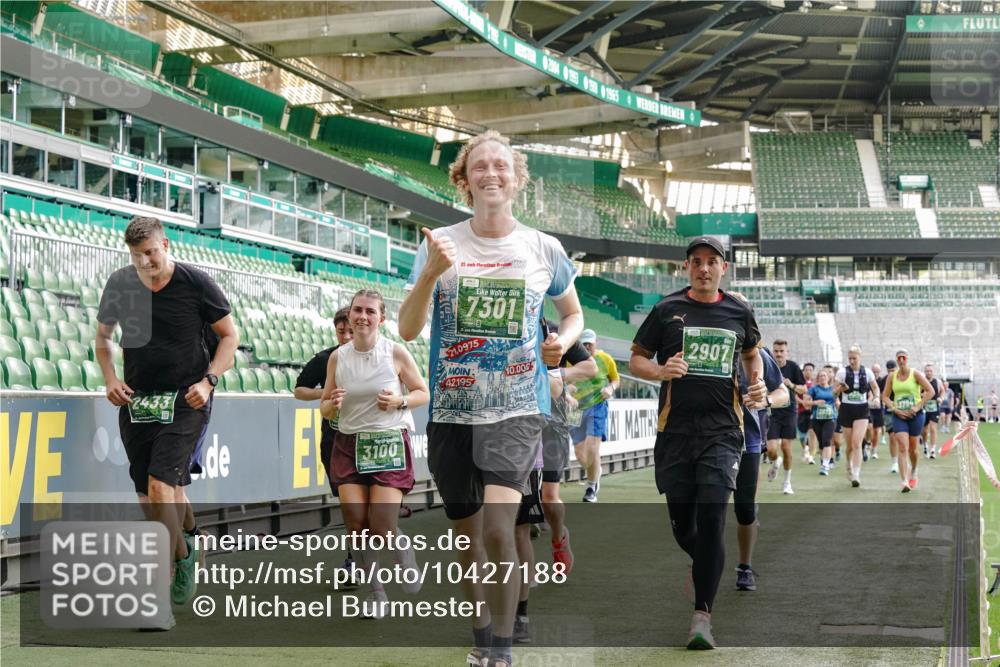 13.09.2026 - 21. swb-Marathon Bremen Michael Burmester http://msf.ph/oto/10427188 13.09.2026 13:25:35 Laufen im Stadion 202, 213, 294, 505, 530, 543, 548, 645, 723, 752, 815, 818, 966, 1283, 1410, 1443, 1459, 1463, 1471, 1473, 1487, 1491, 1504, 1515, 1530, 1561, 1618, 1744, 1828, 1830, 1953, 2058, 2059, 2095, 2211, 2267, 2271, 2298, 2308, 2312, 2323, 2354, 2382, 2384, 2483, 2497, 2506, 2508, 2554, 2558, 2571, 2591, 2592, 2644, 2656, 2675, 2752, 2762, 2776, 2833, 2878, 2896, 2970, 2981, 3005, 3047, 3062, 3097, 3142, 3172, 3211, 3259, 3298, 3306, 3329, 3359, 3381, 3390, 3433 meine-sportfotos.de