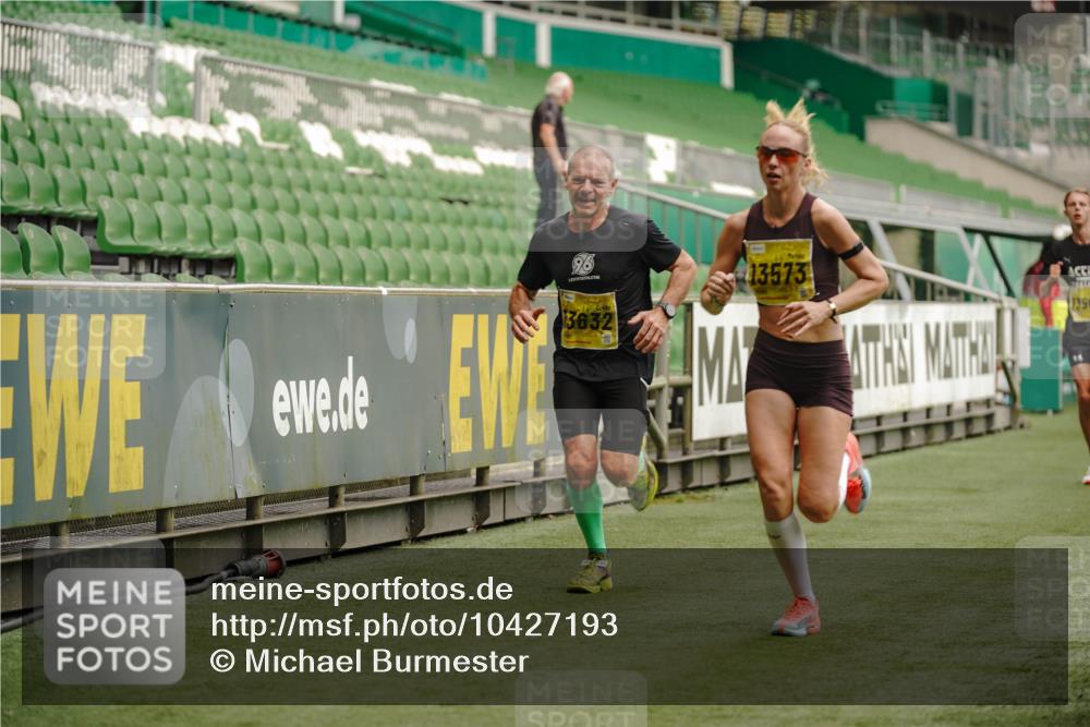 13.09.2026 - 21. swb-Marathon Bremen Michael Burmester http://msf.ph/oto/10427193 13.09.2026 10:17:58 Laufen im Stadion 10597, 12457, 12458, 13501, 13504, 13510, 13515, 13517, 13522, 13533, 13536, 13542, 13543, 13554, 13561, 13564, 13569, 13571, 13572, 13573, 13576, 13579, 13582, 13602, 13603, 13604, 13623, 13630, 13632, 13635, 13639, 13643, 13525 meine-sportfotos.de