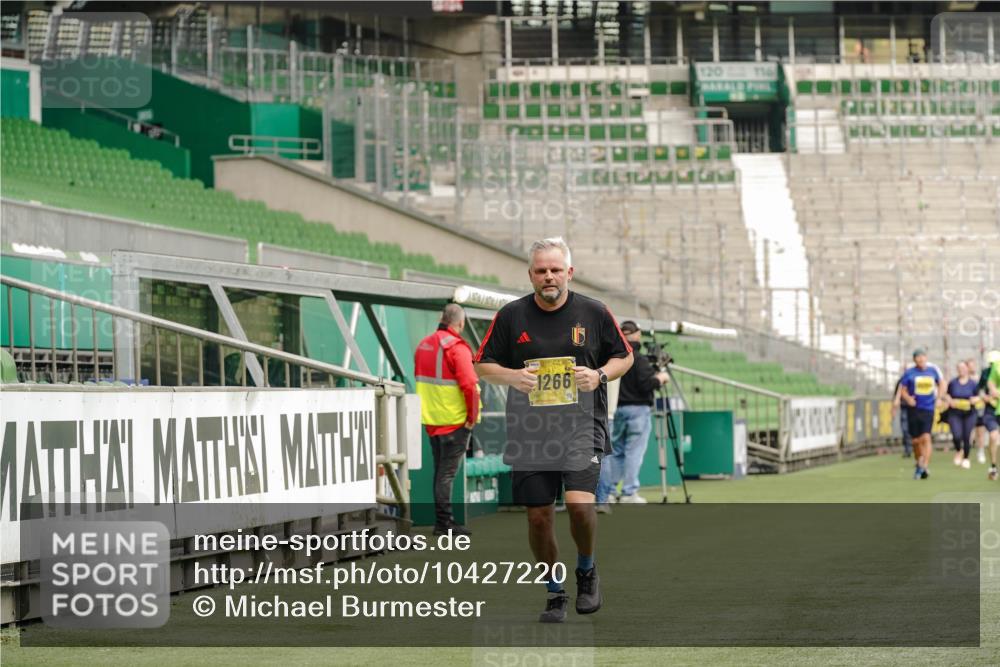 13.09.2026 - 21. swb-Marathon Bremen Michael Burmester http://msf.ph/oto/10427220 13.09.2026 10:51:03 Laufen im Stadion 10533, 10534, 10573, 10627, 10650, 10667, 10710, 10968, 11031, 11195, 11266, 11352, 11496, 11780, 11807, 12377, 12408, 12440, 12535, 10161, 10264, 10292, 10349, 10407, 10440, 10535, 10732, 10789, 10895, 10925, 10933, 10970, 11104, 11262, 11423, 11443, 11457, 11530, 11573, 11579, 11639, 11663, 11698, 12083, 12157, 12340, 12444, 12471, 12472, 12542, 12561 meine-sportfotos.de