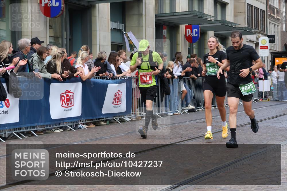 13.09.2026 - 21. swb-Marathon Bremen Strokosch-Dieckow http://msf.ph/oto/10427237 13.09.2026 13:07:05 Ziel 819, 1863, 2706, 3043, 3118, 4743, 4808, 6053, 7636, 7803, 7876, 8060, 8098, 8467, 8980, 9927, 521, 749, 1540, 3127, 3794, 3973, 4574, 6053, 6784, 8580, 8888, 9708 meine-sportfotos.de
