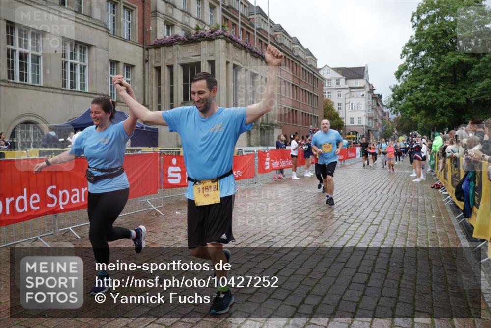 13.09.2026 - Kiel Lauf Yannick Fuchs http://msf.ph/oto/10427252 13.09.2026 11:06:11 Ziel 799, 824, 1111, 2781, 2782, 3618, 5229, 7045, 7452, 8163, 8400, 9781, 10143, 11028, 11029, 11372, 12048, 12686, 1111, 1359, 2959, 3475, 4058, 4148, 4153, 4392, 4764, 4980, 5187, 5229, 5526, 5756, 5925, 6162, 6307, 6668, 6823, 7942, 8295, 8323, 8452, 8498, 8879, 9016, 9279, 9757, 10386, 10557, 10599, 10830, 11049, 11218, 11372, 11618, 12012, 12133, 12233, 12356, 12646, 12647, 12649, 219, 458, 560, 631, 710, 2179, 3201, 3966, 4095, 4614, 5141 meine-sportfotos.de