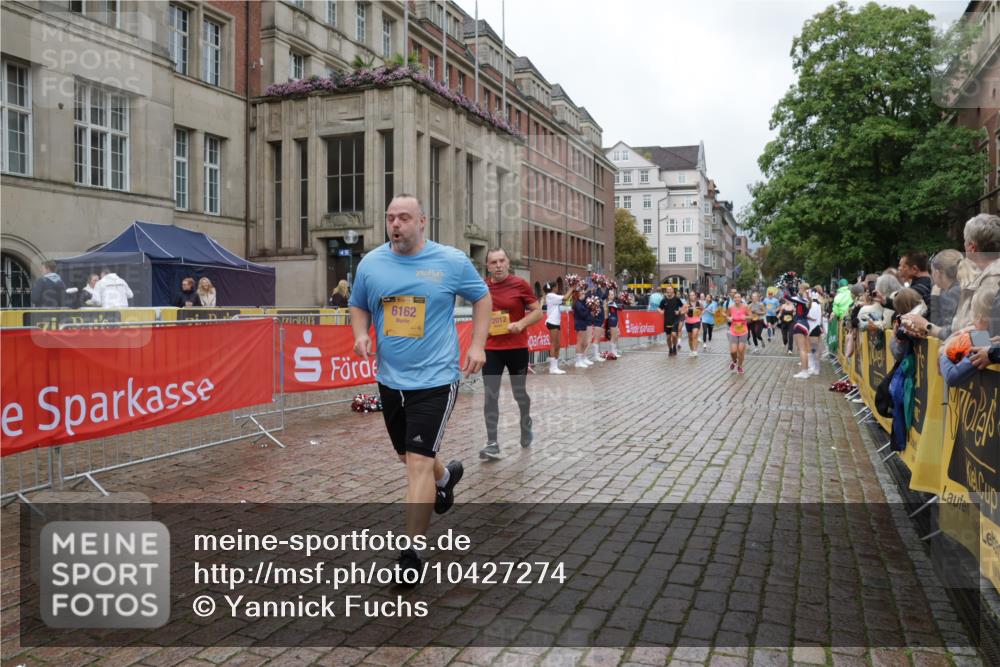 13.09.2026 - Kiel Lauf Yannick Fuchs http://msf.ph/oto/10427274 13.09.2026 11:06:12 Ziel 799, 824, 2781, 2782, 3618, 3966, 7045, 7452, 8163, 8400, 9781, 10143, 10329, 11028, 11029, 12048, 12686, 799, 1111, 1359, 2959, 3475, 3618, 4058, 4148, 4153, 4392, 4764, 4980, 5187, 5229, 5526, 5756, 5925, 6162, 6307, 6668, 6823, 7942, 8295, 8323, 8452, 8498, 8879, 9016, 9279, 9757, 10386, 10557, 10599, 10830, 11049, 11218, 11372, 12012, 12133, 12233, 12356, 12646, 12647, 12649, 219, 458, 560, 631, 710, 2179, 3201, 4095, 4614, 5141 meine-sportfotos.de