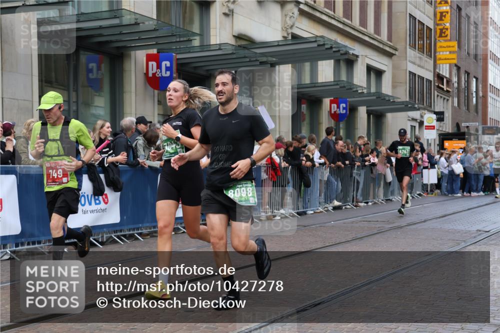13.09.2026 - 21. swb-Marathon Bremen Strokosch-Dieckow http://msf.ph/oto/10427278 13.09.2026 13:07:07 Ziel 819, 1863, 2135, 2706, 3043, 3118, 4743, 4808, 7636, 7803, 8060, 8098, 8467, 8980, 9927, 521, 749, 1540, 3127, 3794, 3973, 4574, 6053, 6784, 7636, 7876, 8580, 8888, 9708, 9927 meine-sportfotos.de