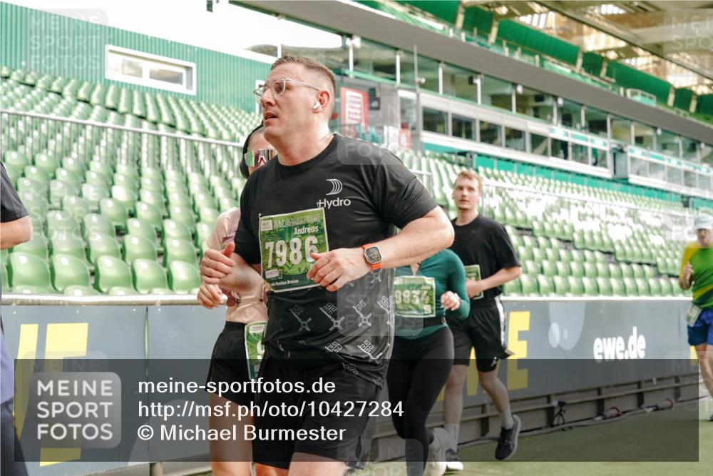 13.09.2026 - 21. swb-Marathon Bremen Michael Burmester http://msf.ph/oto/10427284 13.09.2026 13:25:39 Laufen im Stadion 202, 213, 294, 505, 530, 543, 548, 645, 723, 752, 815, 818, 966, 1283, 1410, 1443, 1459, 1463, 1473, 1487, 1491, 1504, 1515, 1530, 1561, 1618, 1744, 1828, 1830, 1953, 2058, 2059, 2095, 2211, 2267, 2271, 2298, 2308, 2312, 2323, 2354, 2382, 2384, 2483, 2497, 2506, 2508, 2554, 2558, 2591, 2592, 2644, 2656, 2675, 2752, 2762, 2817, 2833, 2878, 2896, 2970, 2981, 3005, 3047, 3062, 3097, 3142, 3172, 3211, 3259, 3298, 3306, 3329, 3359, 3381, 3390, 3433 meine-sportfotos.de