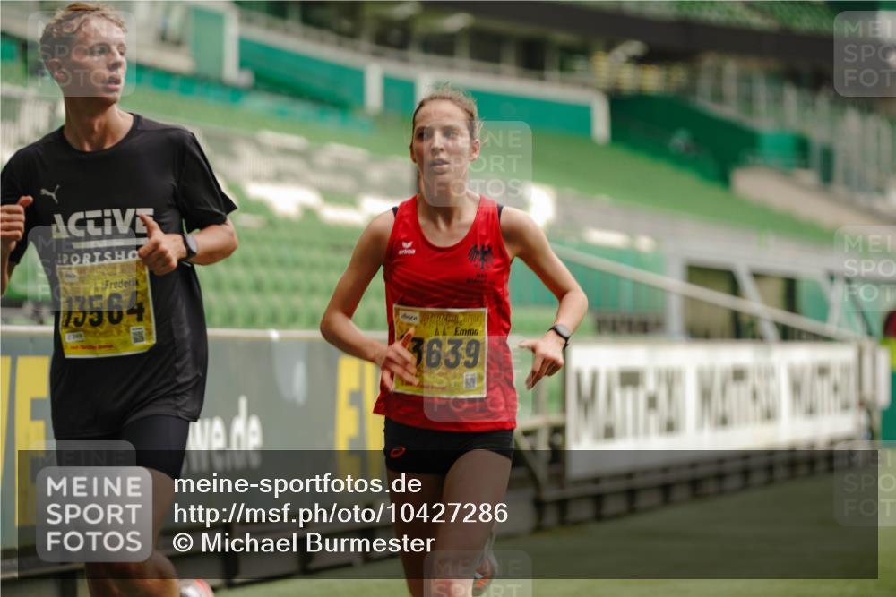 13.09.2026 - 21. swb-Marathon Bremen Michael Burmester http://msf.ph/oto/10427286 13.09.2026 10:18:02 Laufen im Stadion 12457, 12458, 13504, 13510, 13517, 13522, 13533, 13536, 13542, 13543, 13554, 13561, 13564, 13569, 13571, 13572, 13573, 13576, 13579, 13582, 13602, 13603, 13604, 13623, 13630, 13632, 13638, 13639, 13643, 13525 meine-sportfotos.de