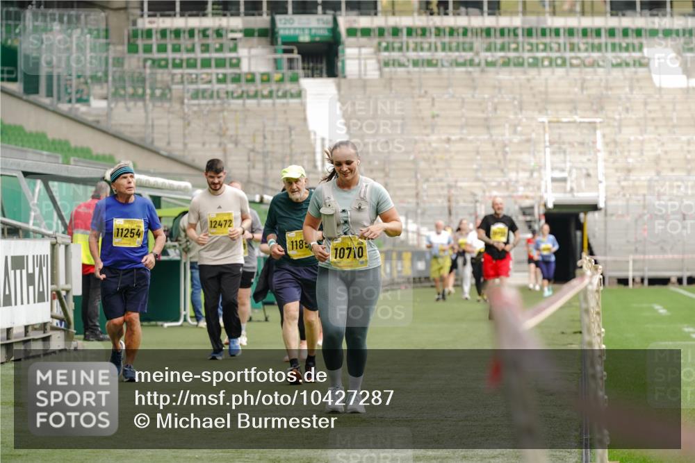13.09.2026 - 21. swb-Marathon Bremen Michael Burmester http://msf.ph/oto/10427287 13.09.2026 10:51:27 Laufen im Stadion 10387, 10533, 10534, 10573, 10627, 10650, 10667, 10967, 10968, 11025, 11031, 11161, 11195, 11266, 11341, 11352, 11496, 11538, 11780, 11807, 12377, 12408, 12535, 12546, 10264, 10292, 10349, 10407, 10440, 10732, 10789, 10925, 10933, 11104, 11262, 11423, 11443, 11541, 11639, 11663, 11698, 11980, 12083, 12157, 12340, 12444, 12471, 12472, 12542, 12561 meine-sportfotos.de