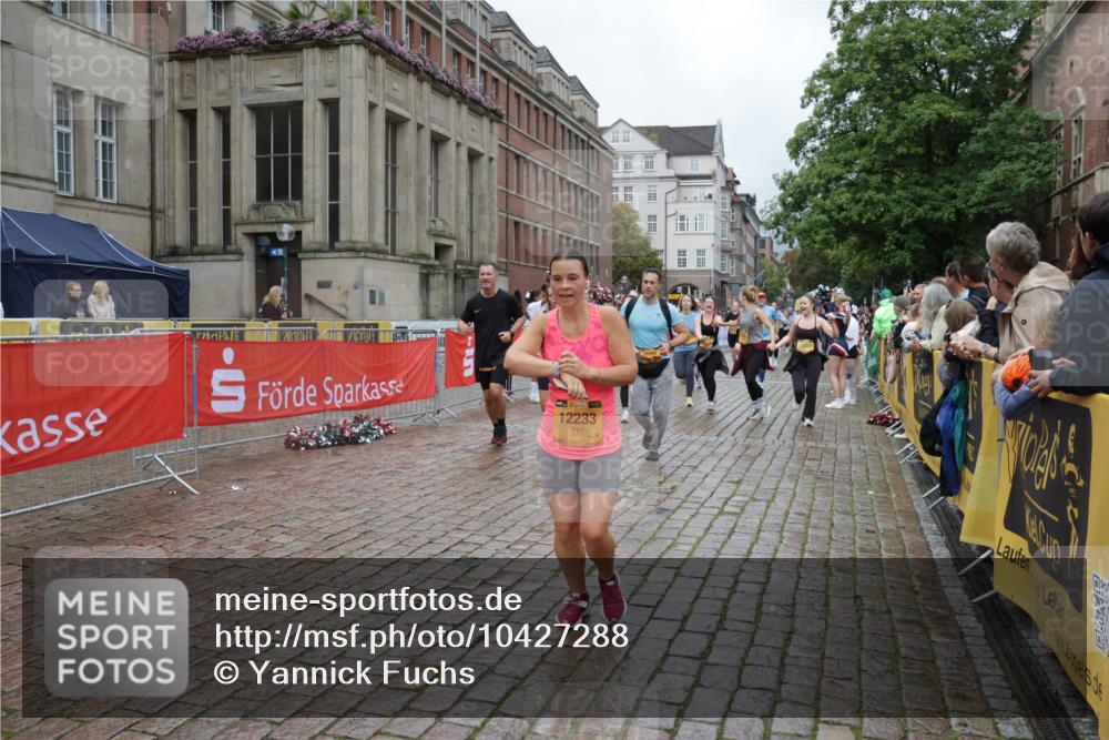 13.09.2026 - Kiel Lauf Yannick Fuchs http://msf.ph/oto/10427288 13.09.2026 11:06:17 Ziel 458, 631, 710, 824, 2179, 3201, 3966, 4095, 5403, 5435, 6124, 6125, 6754, 8163, 8299, 8400, 8429, 9781, 10143, 10329, 10537, 10841, 11028, 11029, 12686, 799, 1111, 1359, 2781, 2782, 2959, 3475, 3618, 4058, 4148, 4153, 4392, 4764, 4980, 5187, 5229, 5526, 5756, 5925, 6307, 6668, 6823, 7045, 7452, 7942, 8295, 8323, 8452, 8498, 8879, 9016, 9279, 9757, 10386, 10557, 10830, 11049, 11218, 11372, 12048, 12133, 12233, 12356, 12646, 12647, 12649, 219, 560, 4614, 5141 meine-sportfotos.de