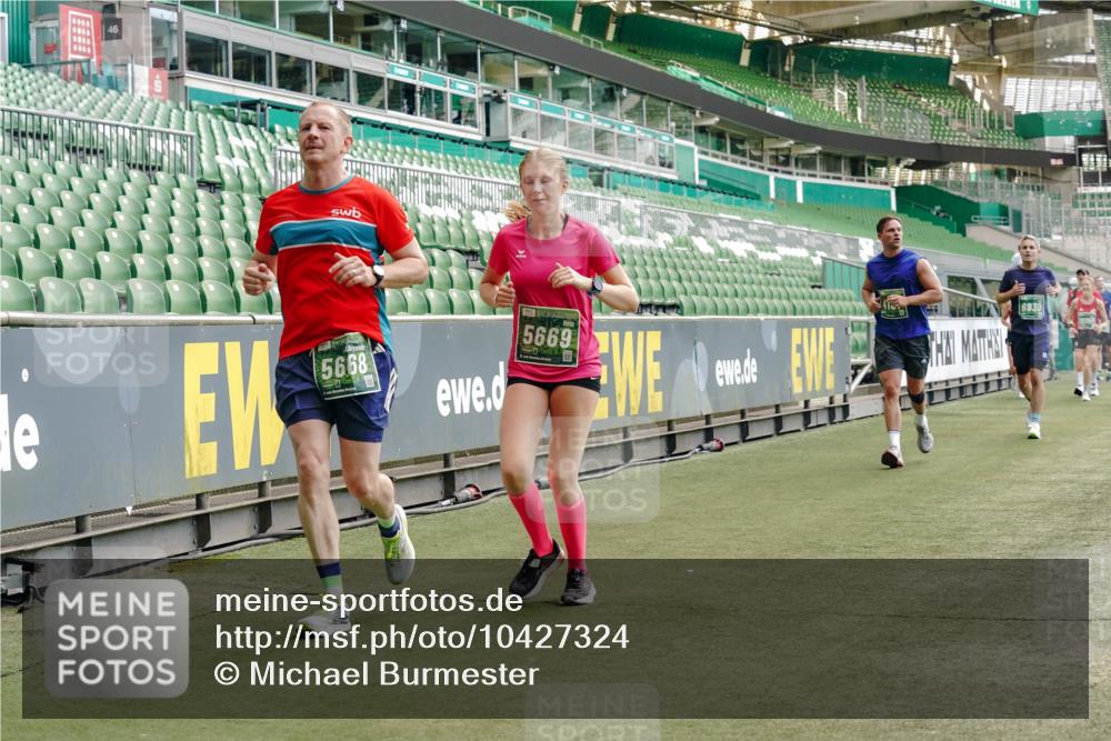13.09.2026 - 21. swb-Marathon Bremen Michael Burmester http://msf.ph/oto/10427324 13.09.2026 13:02:29 Laufen im Stadion 150, 282, 318, 440, 531, 722, 930, 936, 946, 1006, 1014, 1067, 1163, 1250, 1436, 1448, 1460, 1582, 1611, 1896, 2033, 2047, 2062, 2276, 2292, 2345, 2364, 2370, 2378, 2421, 2491, 2513, 2627, 2638, 2666, 2668, 2779, 2900, 2987, 3013, 3044, 3114, 3135, 3163, 3164, 3187, 3248, 3258, 3294, 3334, 3360, 3372, 3374, 3375, 3392, 3460, 3496, 3526, 3527, 3576, 3585, 3603, 3667, 3721, 3806, 3852, 3893, 3938, 3970, 3983, 4000, 4077, 4133, 4506, 4558 meine-sportfotos.de