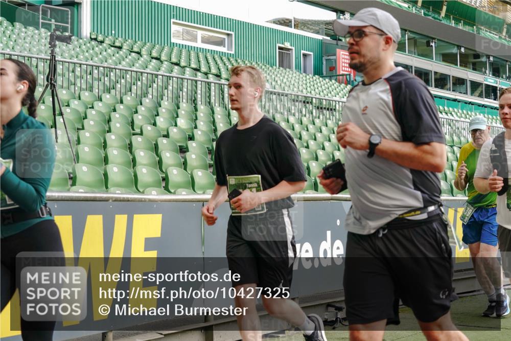 13.09.2026 - 21. swb-Marathon Bremen Michael Burmester http://msf.ph/oto/10427325 13.09.2026 13:25:41 Laufen im Stadion 202, 213, 294, 505, 530, 543, 548, 645, 723, 752, 815, 818, 966, 1283, 1410, 1443, 1459, 1463, 1473, 1487, 1491, 1504, 1515, 1530, 1561, 1618, 1744, 1828, 1830, 1953, 2058, 2059, 2095, 2211, 2267, 2271, 2298, 2308, 2312, 2323, 2354, 2382, 2384, 2483, 2497, 2506, 2508, 2554, 2558, 2576, 2591, 2592, 2644, 2656, 2675, 2752, 2762, 2817, 2833, 2878, 2896, 2970, 2981, 3005, 3047, 3062, 3097, 3142, 3172, 3211, 3259, 3298, 3306, 3329, 3359, 3381, 3390, 3433, 3629 meine-sportfotos.de