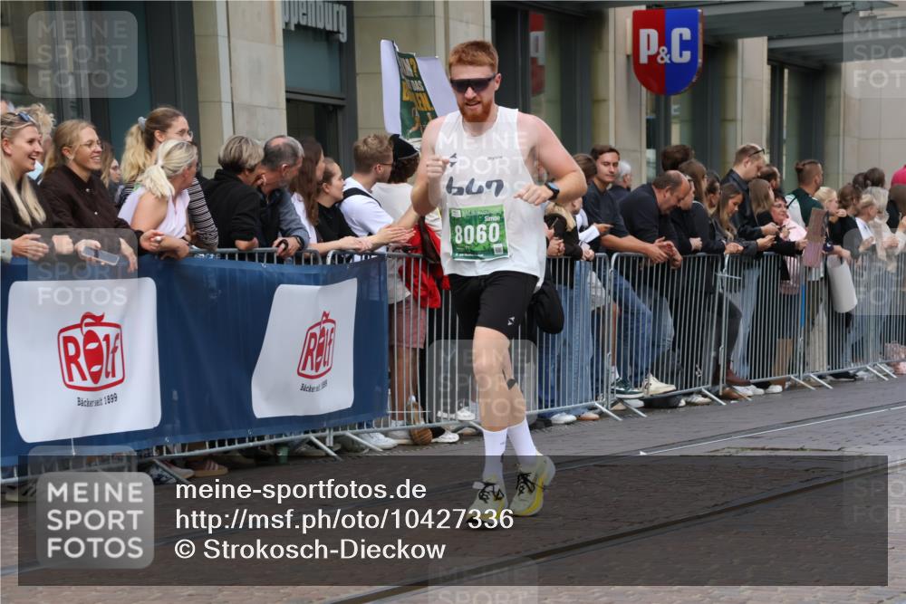 13.09.2026 - 21. swb-Marathon Bremen Strokosch-Dieckow http://msf.ph/oto/10427336 13.09.2026 13:07:11 Ziel 819, 2135, 2706, 3043, 3118, 4743, 4808, 4990, 5570, 5976, 7803, 8060, 8098, 8467, 8611, 8980, 9035, 749, 1540, 1863, 3794, 3973, 6053, 7636, 7876, 8888, 8980, 9708, 9927 meine-sportfotos.de