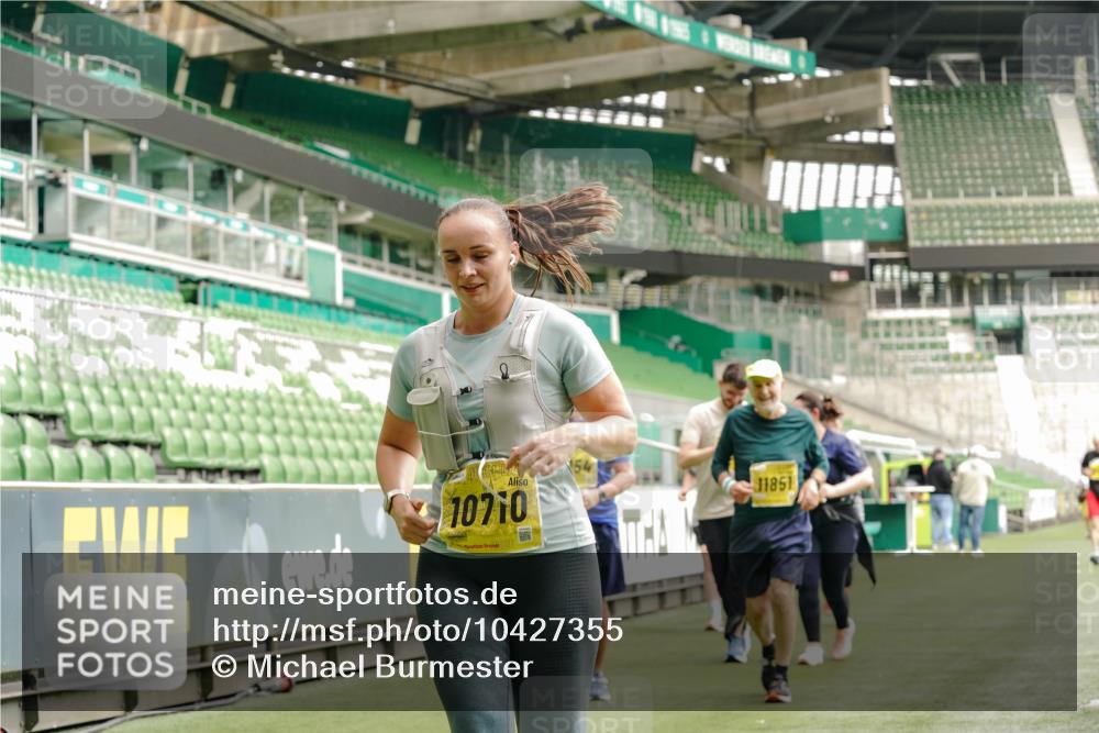 13.09.2026 - 21. swb-Marathon Bremen Michael Burmester http://msf.ph/oto/10427355 13.09.2026 10:51:35 Laufen im Stadion 10387, 10533, 10534, 10573, 10627, 10650, 10667, 10967, 10968, 11017, 11025, 11031, 11161, 11195, 11266, 11341, 11352, 11496, 11538, 11807, 12377, 12408, 12535, 12546, 10264, 10292, 10349, 10407, 10440, 10732, 10789, 10925, 11104, 11262, 11423, 11443, 11541, 11663, 11698, 11980, 12083, 12157, 12340, 12444, 12471, 12472, 12542, 12561 meine-sportfotos.de