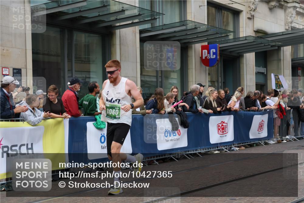 13.09.2026 - 21. swb-Marathon Bremen Strokosch-Dieckow http://msf.ph/oto/10427365 13.09.2026 13:07:13 Ziel 819, 2135, 2706, 3043, 3118, 4743, 4808, 4990, 5570, 5976, 7803, 8060, 8098, 8467, 8611, 8737, 9035, 749, 1540, 1863, 3794, 3973, 4808, 6053, 7636, 7876, 8888, 8980, 9708, 9927 meine-sportfotos.de
