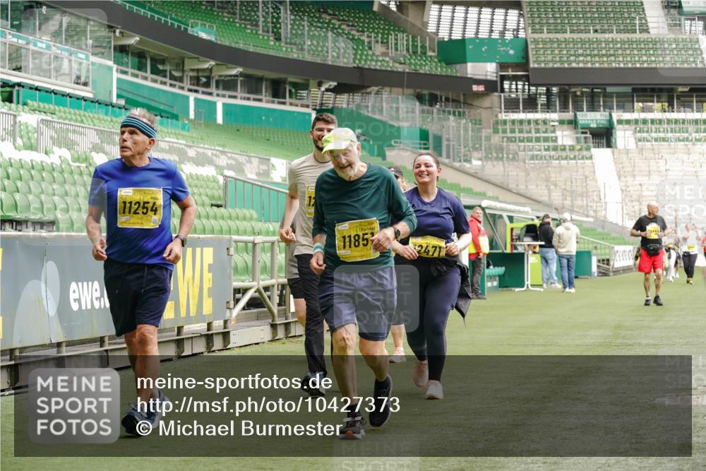 13.09.2026 - 21. swb-Marathon Bremen Michael Burmester http://msf.ph/oto/10427373 13.09.2026 10:51:37 Laufen im Stadion 10387, 10533, 10534, 10573, 10627, 10650, 10667, 10967, 10968, 11017, 11025, 11161, 11195, 11266, 11341, 11352, 11444, 11496, 11538, 11807, 12377, 12408, 12535, 12546, 10264, 10292, 10349, 10407, 10440, 10732, 10789, 10925, 11104, 11262, 11423, 11443, 11541, 11663, 11698, 11980, 12083, 12157, 12340, 12444, 12471, 12472, 12542, 12561 meine-sportfotos.de